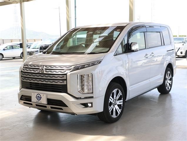 2024 Mitsubishi Delica D:5 2.2 P 4WD Sedan for sale, Japanese used car export - photo 1 of 30 | GULJI TRADERS