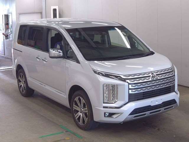 2024 Mitsubishi Delica D:5 P 4WD Sedan for sale, Japanese used car export - photo 1 of 3 | GULJI TRADERS