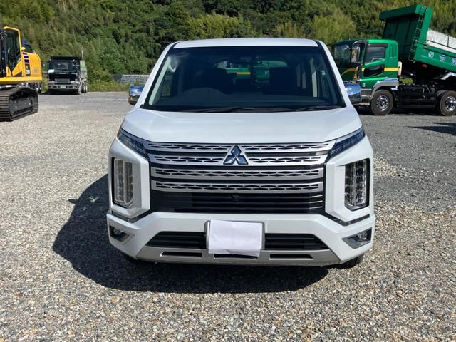 2024 Mitsubishi Delica D:5 2.2 M Diesel Turbo 4WD - photo 1 2024 Mitsubishi Delica D:5 2.2 M Diesel Turbo 4WD Sedan for sale, Japanese used car export - photo 1 of 15 | GULJI TRADERS