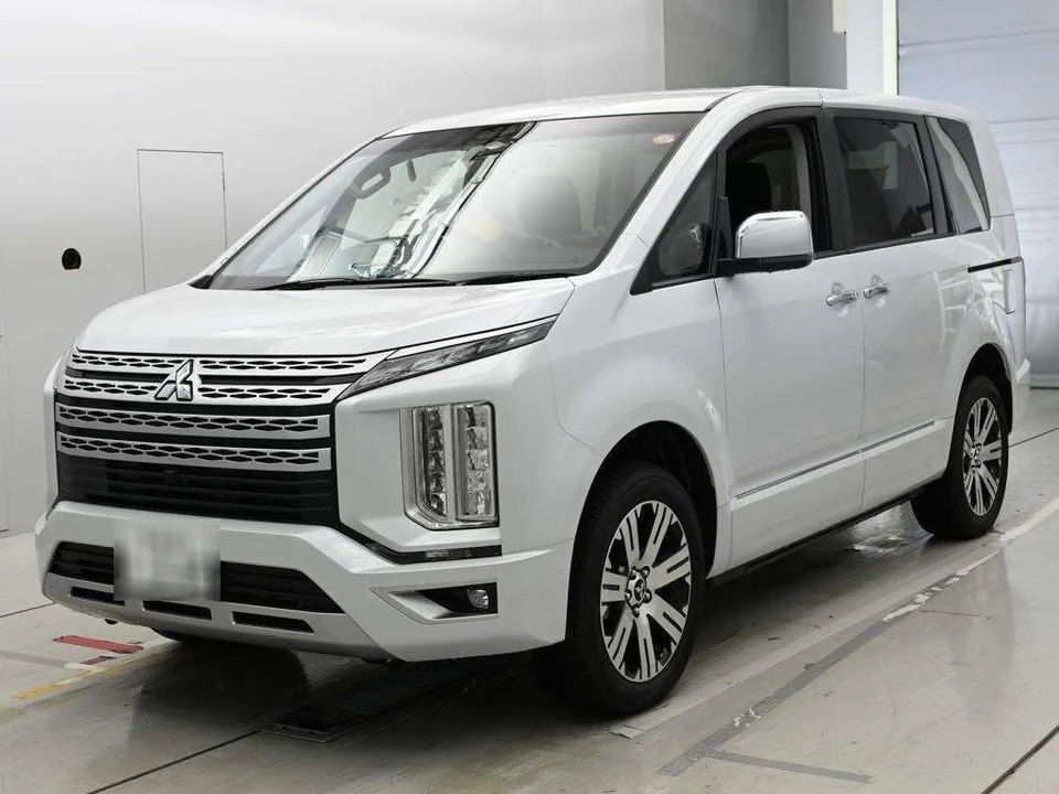2025 Mitsubishi Delica D:5 P 4WD Sedan for sale, Japanese used car export - photo 1 of 12 | GULJI TRADERS