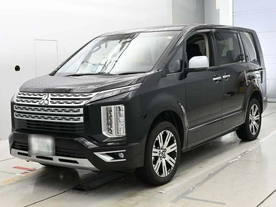 2025 Mitsubishi Delica D:5 P 4WD - photo 1 2025 Mitsubishi Delica D:5 P 4WD Sedan for sale, Japanese used car export - photo 1 of 12 | GULJI TRADERS