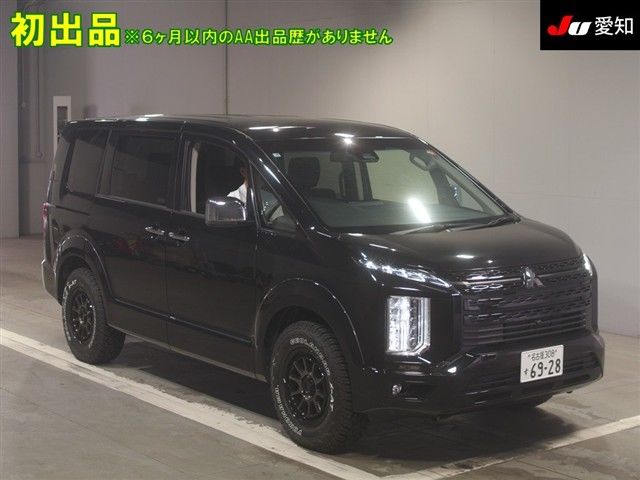 2025 Mitsubishi Delica D:5 P 4WD Sedan for sale, Japanese used car export - photo 1 of 9 | GULJI TRADERS