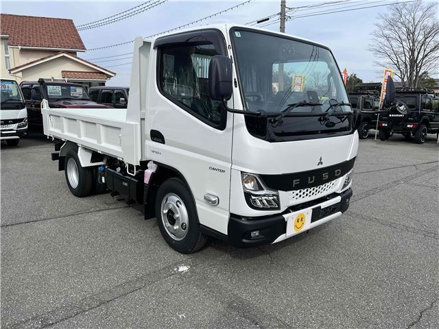 2026 Mitsubishi Fuso Canter White Truck for sale, Japanese used car export - photo 1 of 15 | GULJI TRADERS