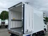 2026 Mitsubishi Fuso Canter 2-ton short-wheelbase refrigerated/frozen vehicle White Truck for sale, Japanese used car export - photo 11 of 30 | GULJI TRADERS