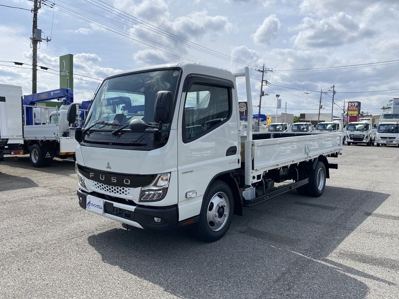 2026 Mitsubishi Fuso Canter 2WD White Truck for sale, Japanese used car export - photo 1 of 21 | GULJI TRADERS