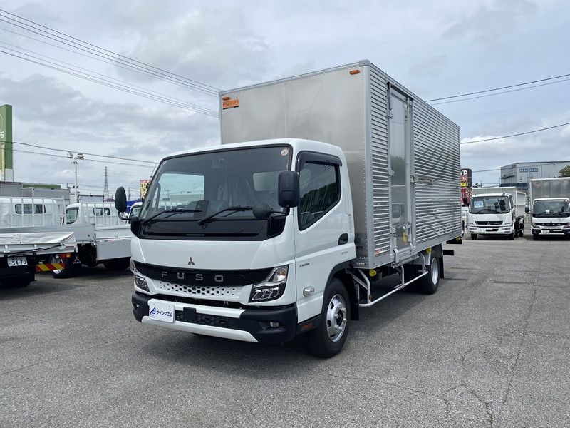 2026 Mitsubishi Fuso Canter 2WD White Truck for sale, Japanese used car export - photo 1 of 21 | GULJI TRADERS