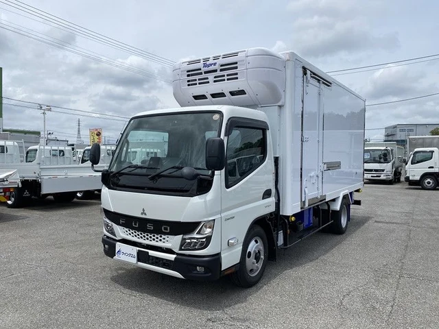 2026 Mitsubishi Fuso Canter 2WD White Truck for sale, Japanese used car export | GULJI TRADERS
