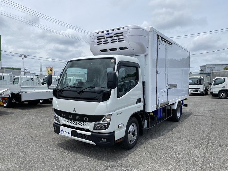 2026 Mitsubishi Fuso Canter 2WD White Truck for sale, Japanese used car export - photo 1 of 21 | GULJI TRADERS