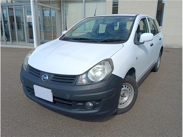 2016 Nissan AD DX 4WD - photo 1 2016 Nissan AD DX 4WD Sedan for sale, Japanese used car export - photo 1 of 24 | GULJI TRADERS