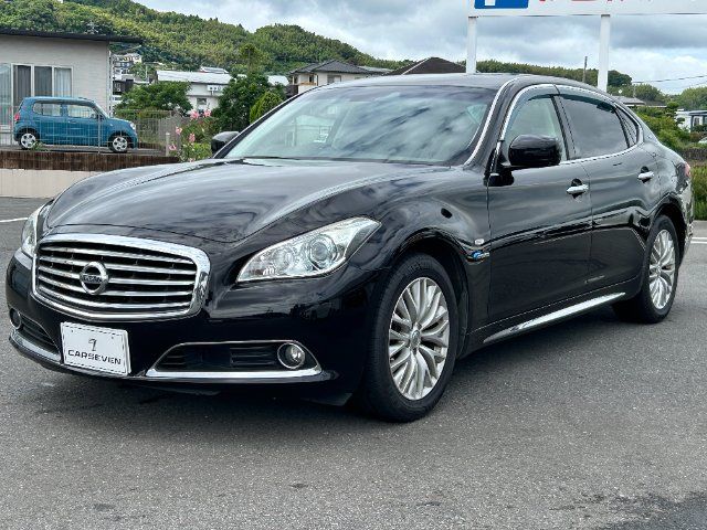 2014 Nissan Cima Hybrid VIP G - photo 1 2014 Nissan Cima Hybrid VIP G Sedan for sale, Japanese used car export | GULJI TRADERS