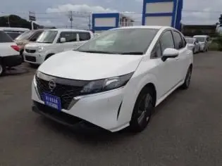 2023 Nissan Note X FOUR 4WD - photo 1 2023 Nissan Note X FOUR 4WD Pearl Van for sale, Japanese used car export - photo 1 of 8 | GULJI TRADERS