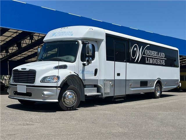 2018 Other Freightliner - photo 1 2018 Other Freightliner White Sedan for sale, Japanese used car export - photo 1 of 49 | GULJI TRADERS