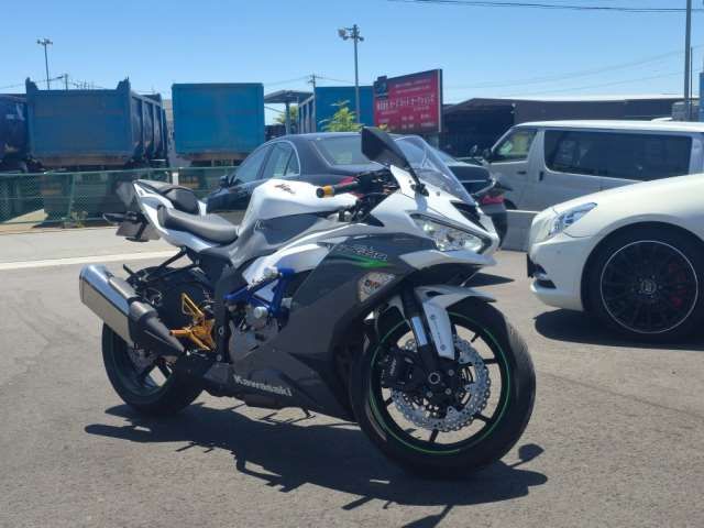 2021 Other Kawasaki Ninja ZX-6R Kawasaki Ninja ZX-6R White Sedan for sale, Japanese used car export - photo 1 of 16 | GULJI TRADERS