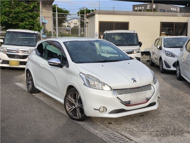 2013 Peugeot 208 GTI - photo 1 2013 Peugeot 208 GTI Sedan for sale, Japanese used car export - photo 1 of 21 | GULJI TRADERS
