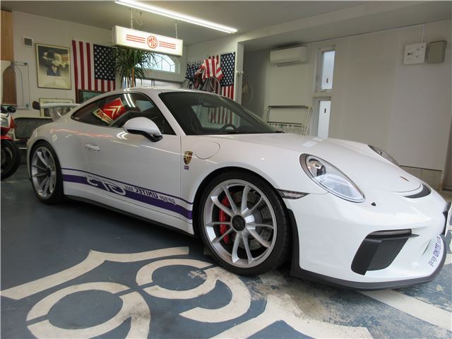 2017 Porsche 911 White Coupe for sale, Japanese used car export | GULJI TRADERS