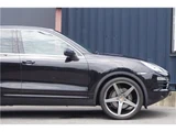 2010 Porsche Cayenne Base SUV for sale, Japanese used car export - photo 42 of 72 | GULJI TRADERS