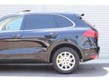 2010 Porsche Cayenne Base SUV for sale, Japanese used car export - photo 42 of 55 | GULJI TRADERS
