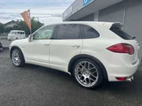 2011 Porsche Cayenne S Hybrid 4WD SUV for sale, Japanese used car export - photo 9 of 29 | GULJI TRADERS