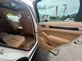 2011 Porsche Cayenne S Hybrid 4WD SUV for sale, Japanese used car export - photo 19 of 29 | GULJI TRADERS