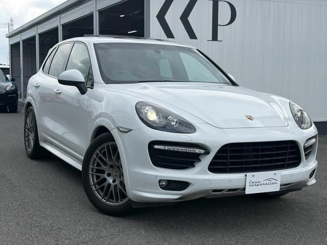 2012 Porsche Cayenne GTS - photo 1 2012 Porsche Cayenne GTS SUV for sale, Japanese used car export - photo 1 of 7 | GULJI TRADERS