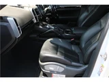 2014 Porsche Cayenne SUV for sale, Japanese used car export - photo 12 of 37 | GULJI TRADERS