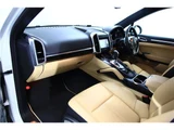 2014 Porsche Cayenne 4WD SUV for sale, Japanese used car export - photo 54 of 80 | GULJI TRADERS
