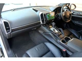 2014 Porsche Cayenne Diesel SUV for sale, Japanese used car export - photo 5 of 9 | GULJI TRADERS