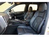 2014 Porsche Cayenne Diesel SUV for sale, Japanese used car export - photo 7 of 9 | GULJI TRADERS