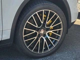 2015 Porsche Cayenne S 4WD SUV for sale, Japanese used car export - photo 57 of 64 | GULJI TRADERS
