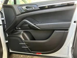 2015 Porsche Cayenne S 4WD SUV for sale, Japanese used car export - photo 22 of 24 | GULJI TRADERS