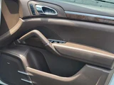 2016 Porsche Cayenne 4WD SUV for sale, Japanese used car export - photo 19 of 62 | GULJI TRADERS