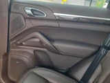 2016 Porsche Cayenne 4WD SUV for sale, Japanese used car export - photo 39 of 62 | GULJI TRADERS