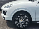 2016 Porsche Cayenne 4WD SUV for sale, Japanese used car export - photo 57 of 62 | GULJI TRADERS