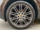 2017 Porsche Cayenne 4WD SUV for sale, Japanese used car export - photo 19 of 47 | GULJI TRADERS