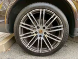 2017 Porsche Cayenne 4WD SUV for sale, Japanese used car export - photo 20 of 47 | GULJI TRADERS