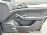 2018 Porsche Cayenne SUV for sale, Japanese used car export - photo 27 of 30 | GULJI TRADERS