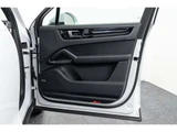 2019 Porsche Cayenne 3.0 4WD SUV for sale, Japanese used car export - photo 30 of 80 | GULJI TRADERS