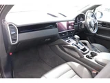 2019 Porsche Cayenne SUV for sale, Japanese used car export - photo 3 of 9 | GULJI TRADERS