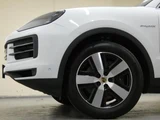 2024 Porsche Cayenne E- Hybrid SUV for sale, Japanese used car export - photo 5 of 9 | GULJI TRADERS