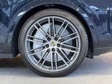 2020 Porsche Cayenne Coupe Turbo 4WD SUV for sale, Japanese used car export - photo 36 of 54 | GULJI TRADERS