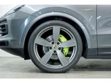 2020 Porsche Cayenne Coupe E Hybrid 4WD SUV for sale, Japanese used car export - photo 9 of 41 | GULJI TRADERS