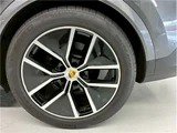 2023 Porsche Cayenne Coupe E- Hybrid SUV for sale, Japanese used car export - photo 21 of 80 | GULJI TRADERS