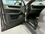2023 Porsche Cayenne Coupe E- Hybrid SUV for sale, Japanese used car export - photo 46 of 80 | GULJI TRADERS