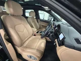 2022 Porsche Macan PDK 4WD SUV for sale, Japanese used car export - photo 36 of 47 | GULJI TRADERS
