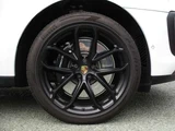 2024 Porsche Macan GTS PDK 4WD GTS Sport SR SUV for sale, Japanese used car export - photo 39 of 42 | GULJI TRADERS