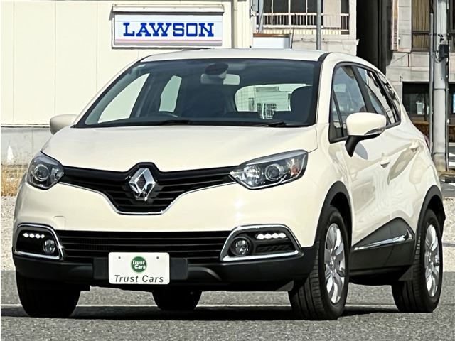 2014 Renault Captur - photo 1 2014 Renault Captur Sedan for sale, Japanese used car export - photo 1 of 28 | GULJI TRADERS