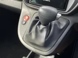 2020 Renault Kangoo Van for sale, Japanese used car export - photo 18 of 24 | GULJI TRADERS