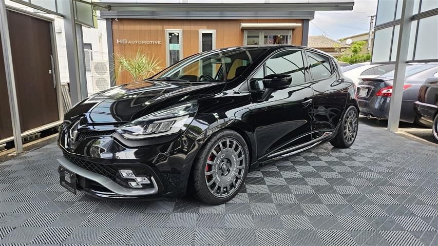 2018 Renault Lutecia Sedan for sale, Japanese used car export - photo 1 of 30 | GULJI TRADERS