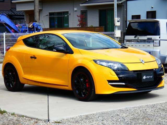 2014 Renault Megane - photo 1 2014 Renault Megane Sedan for sale, Japanese used car export | GULJI TRADERS