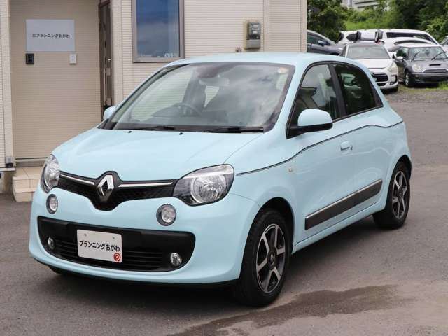 2017 Renault Twingo - photo 1 2017 Renault Twingo Sedan for sale, Japanese used car export - photo 1 of 26 | GULJI TRADERS